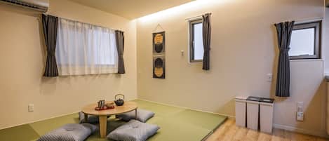 Japanilaistyylinen huoneisto, tupakointi kielletty | 1 makuuhuone, ilmainen Wi-Fi, vuodevaatteet