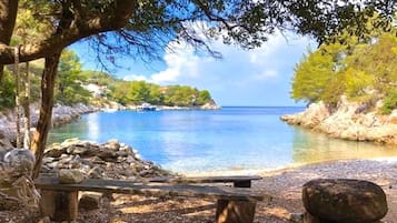 På stranden, liggestole, badehåndklæder
