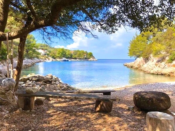 Plage, chaises longues, serviettes de plage