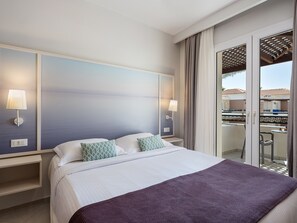 In-room safe, blackout drapes, iron/ironing board - Caldera Beach (Gerani)