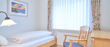 3 chambres, coffres-forts dans les chambres, Wi-Fi, draps fournis