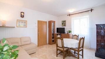 Apartment (Two Bedroom Apartment with Garden Ter) | Living room