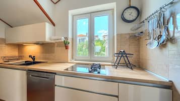 Departamento (Apartment with terrace and sea view) | Cocina privada | Refrigerador
