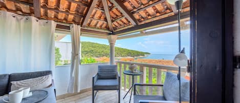 อพาร์ทเมนท์ (Apartment with terrace and sea view) | ลานระเบียง/นอกชาน