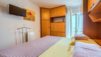 Apartment (Apartment with terrace and sea view) | 7 bedrooms, cribs/infant beds