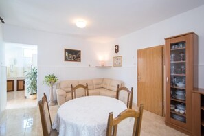 公寓 (Two Bedroom Apartment with Garden Ter) | 餐廳