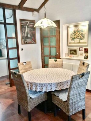 Apartment (Apartment with terrace and sea view) | Dining room