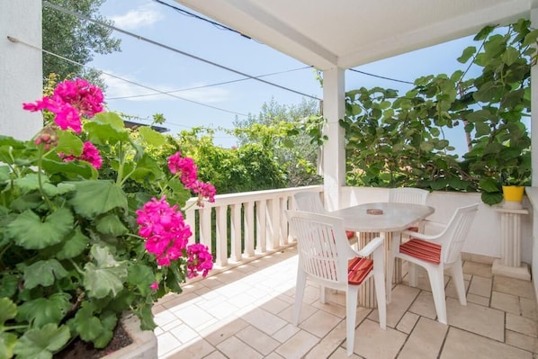 Apartment (Two Bedroom Apartment with Garden Ter) | Terrace/patio - Apartments Vrandecic (Postira)