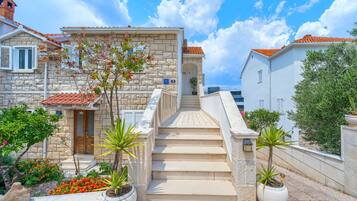 Apartment (Apartment with terrace and sea view) | Exterior
