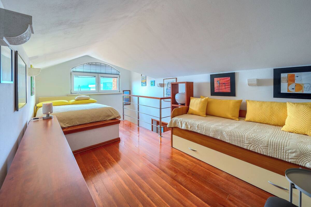 Apartment (One Bedroom Apartment with Gallery Ro)