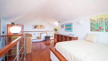 Apartment (One Bedroom Apartment with Gallery Ro) | 7 bedrooms, cribs/infant beds