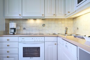 Kühlschrank, Mikrowelle, Ofen, Geschirrspüler