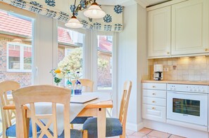 ثلاجة، ميكروويف، فرن، غسالة أطباق