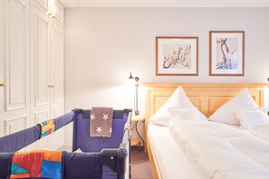 Unclassified image, 3 of 17, button - Dünenrose, App. 31, Deutschland (Sylt)