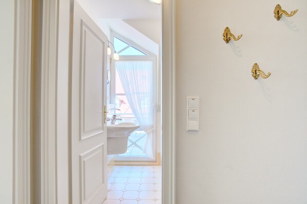 Unclassified image, 1 of 15, button - Moosbeere, App. 23, Deutschland (Sylt)