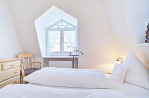 1 bedroom, in-room safe, WiFi, bed sheets