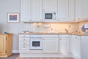 Køleskab, mikrobølgeovn, ovn, opvaskemaskine