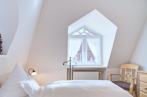 1 bedroom, in-room safe, WiFi, bed sheets