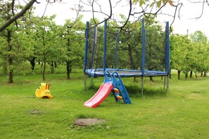Children’s area - Miller's Biohof - 3-room vacation apartment Baindtlehof, shower/WC, 63 sqm, upper floor (Markdorf)