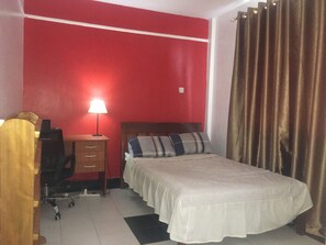 1 Schlafzimmer, Schreibtisch, WLAN