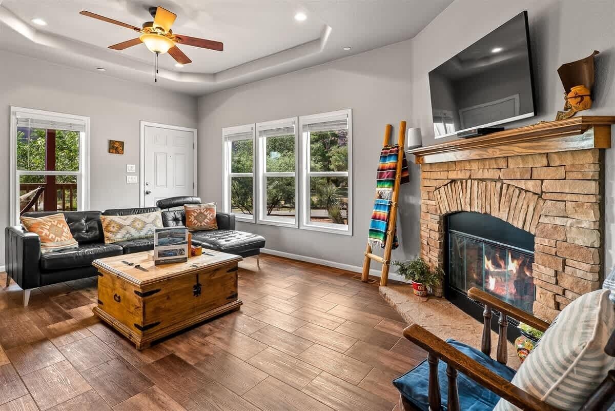 TV, fireplace, offices