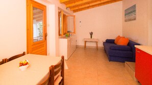 Hus (One Bedroom Holiday Home) | Oppholdsrom | TV