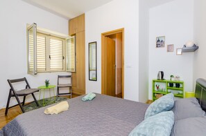Chambre Double (Double Room with City View) | 1 chambre