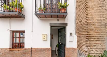Typical Granada house in the Mirador de San Cristóbal - Albaicín