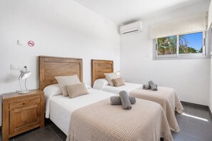 4 bedrooms, desk, iron/ironing board, travel cot