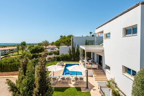 Lämmitetty uima-allas