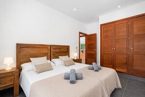 4 bedrooms, desk, iron/ironing board, travel cot