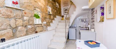 Apartament (Two Bedroom Apartment with City View) | Cuina privada | Frigorífic, placa de cuina i bullidora elèctrica