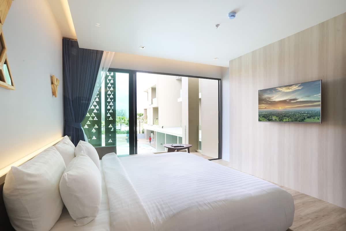 Doppelzimmer, Poolblick | Minibar, individuell dekoriert, individuell eingerichtet