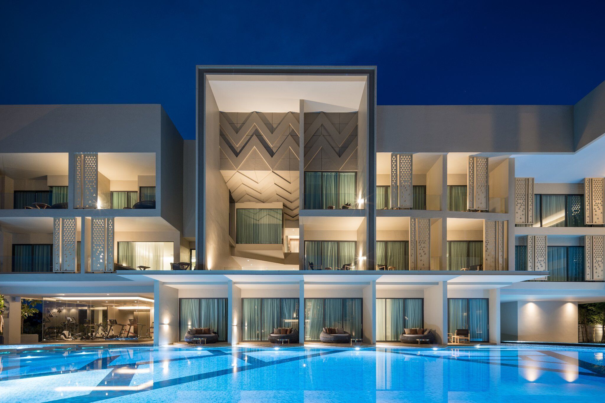 Outdoor pool, open 7:00 AM to 8:00 PM, pool loungers