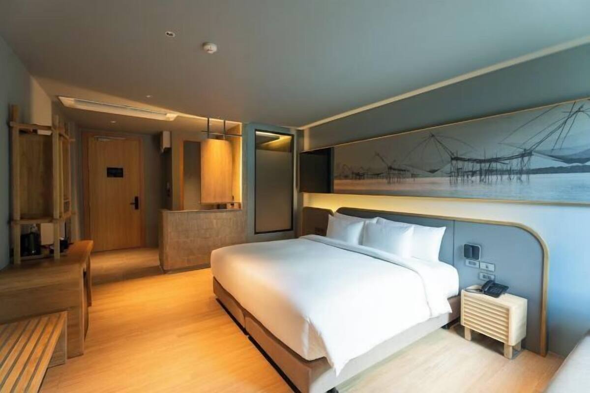1 bedroom, minibar, individually decorated, individually furnished
