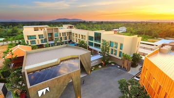 Vista frontal de la propiedad