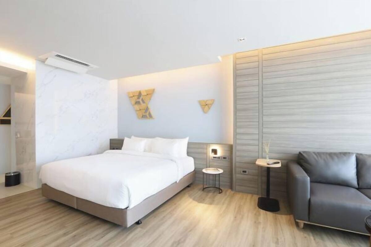 1 bedroom, minibar, individually decorated, individually furnished