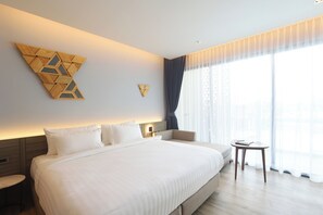 Kahden hengen huone, näköala uima-altaalle | Minibaari, yksilöllisesti sisustettu, yksilöllisesti kalustettu