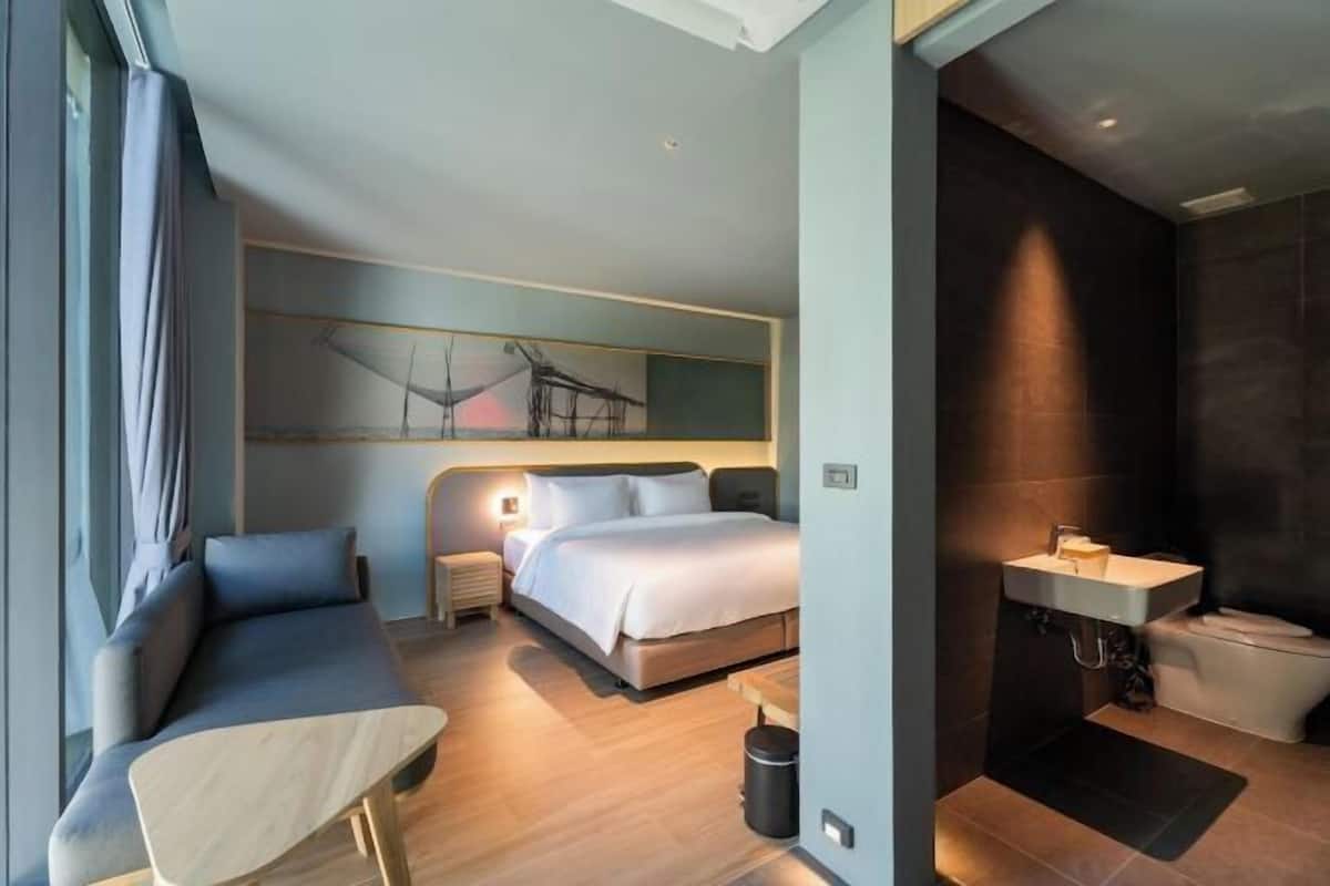 1 bedroom, minibar, individually decorated, individually furnished