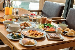 Daily buffet breakfast for a fee - The Signature Hotel Airport (Khlong Hoi Khong)