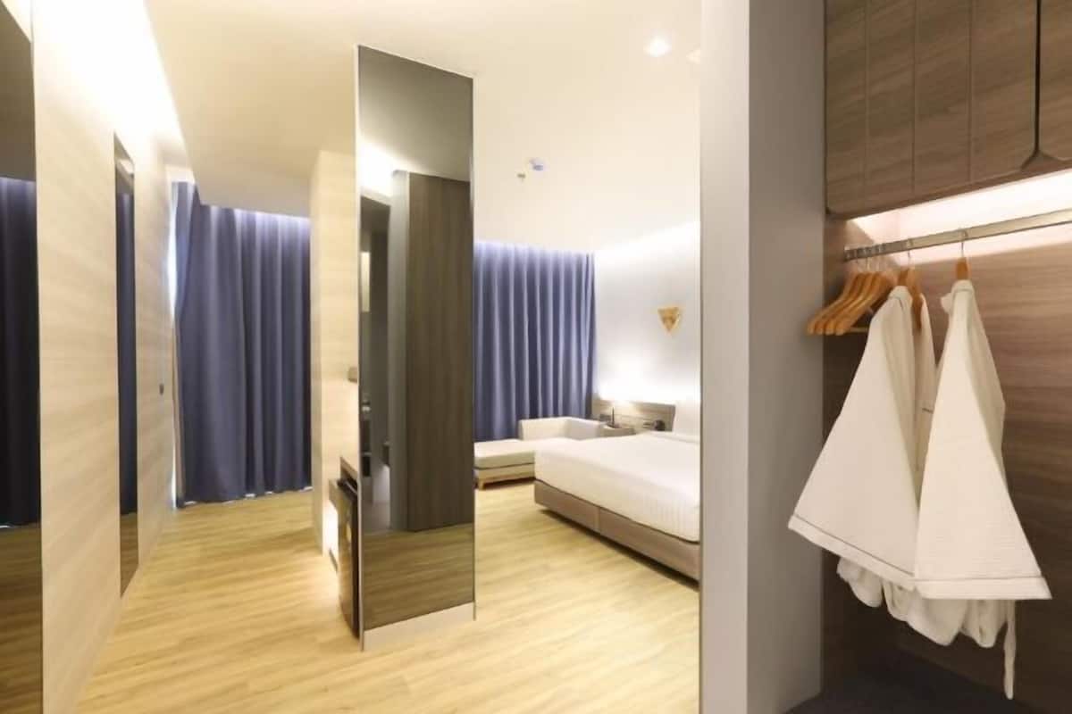 1 bedroom, minibar, individually decorated, individually furnished