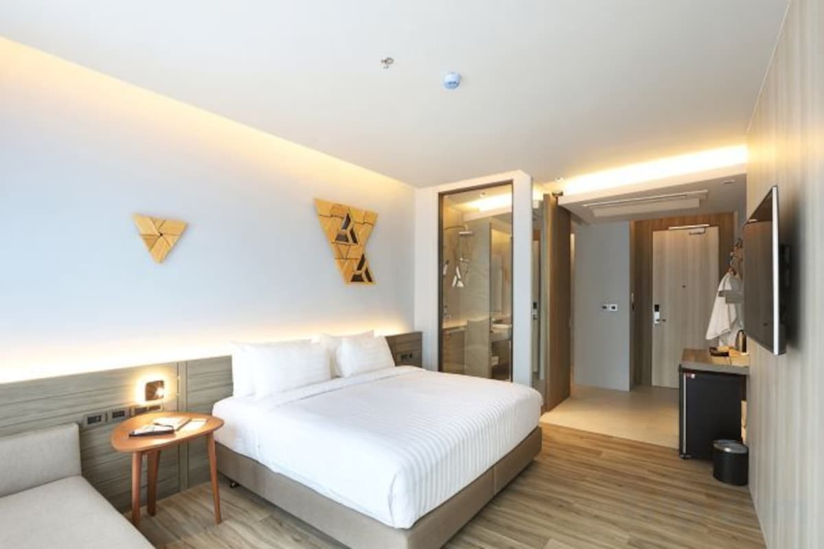 Minibar, blackout curtains, free WiFi, individually decorated