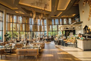 Colazione a buffet, servita tutte le mattine (250 THB a persona) 