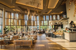Colazione a buffet, servita tutte le mattine (250 THB a persona)
