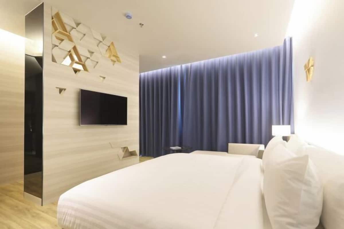 1 bedroom, minibar, individually decorated, individually furnished