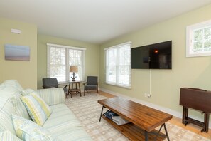 Televisión y chimenea 