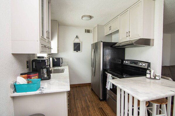 Fridge, microwave, dishwasher, coffee/tea maker