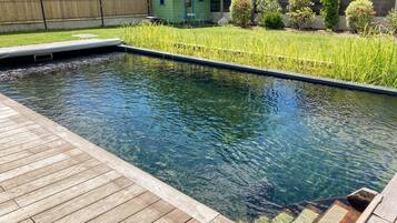 室外游泳池,恒温泳池