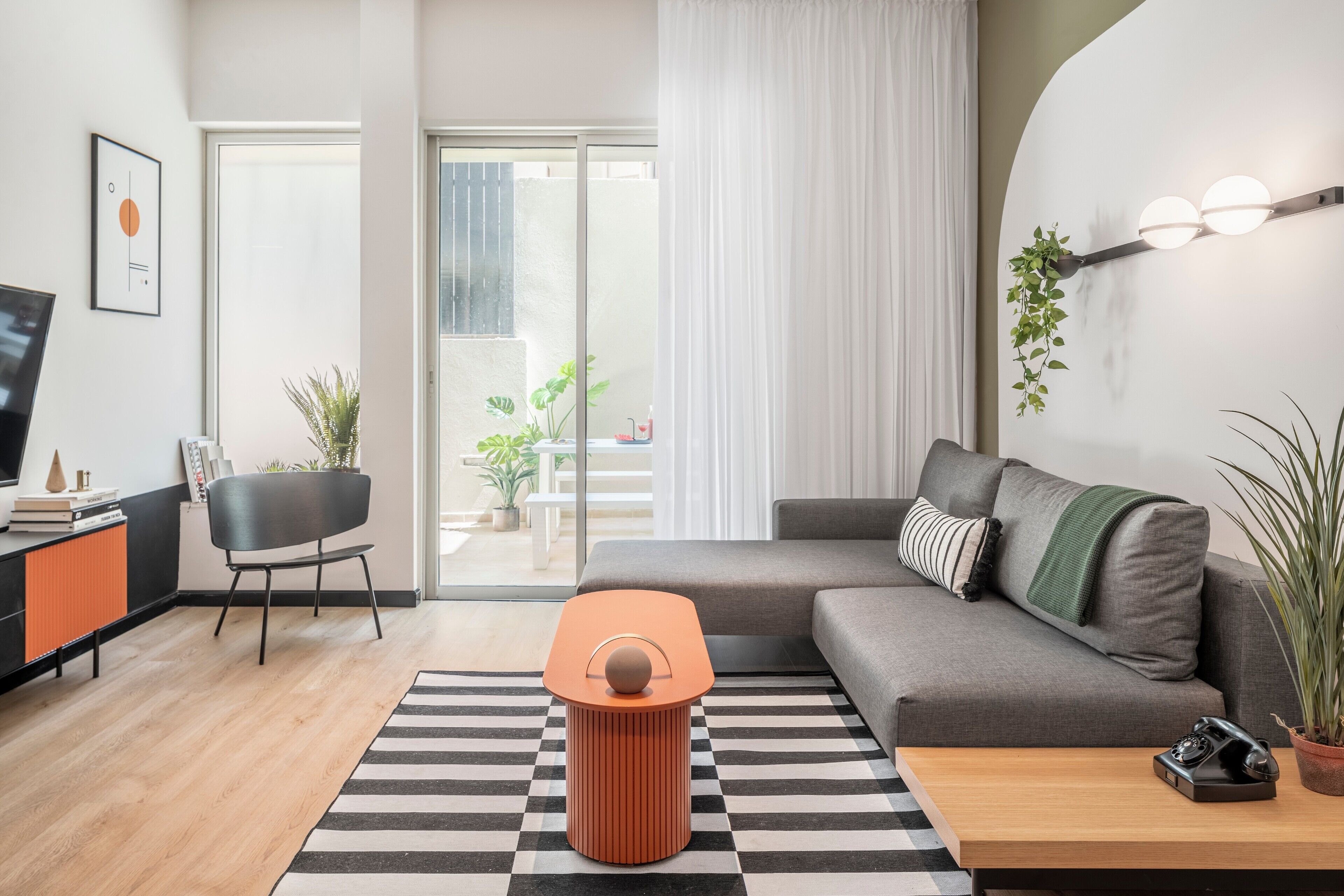Superior Apartment, 1 Bedroom, Garden View | Living area