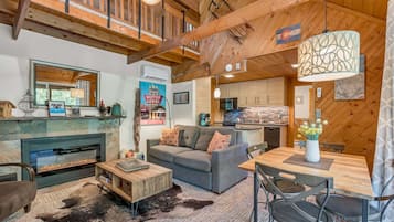 Smart TV, fireplace, books, stereo